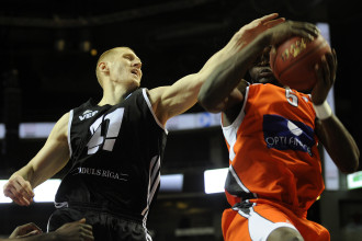"Khimki" divās spēlēs pret VEF samet 32 tālmetienus, sērijā 0-2
