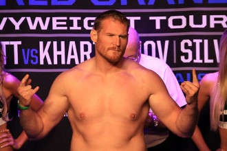 Leģendārais Džošs Bārnets atgriežas UFC Leģendārais Džošs Bārnets atgriežas UFC