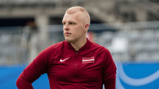 Maksimam desmitā vieta paralimpisko spēļu lodes grūšanas sacensībās