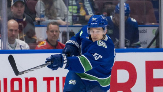 Bļugers sekmīgs iemetienos ''Canucks'' panākumā pār ''Avalanche''