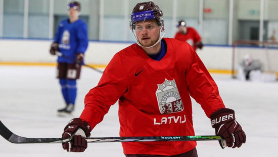 Latvijski hokejist Markuss Komuls podpisal preizkusno pogodbo s finskim klubom HIFK