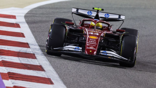 Hamiltons: "Esmu sapratis, kā ar "Ferrari" ir jābrauc"