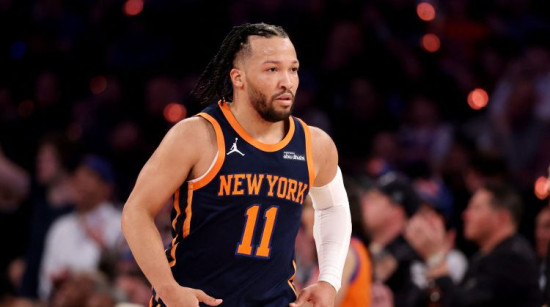 Par NBA sezonas labāko galotņu spēlētāju atzīts "Knicks" līderis Bransons