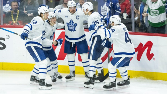 ″Maple Leafs″ nonāk soļa attālumā no otrās kārtas, ″Blues″ sagrauj ″Jets″