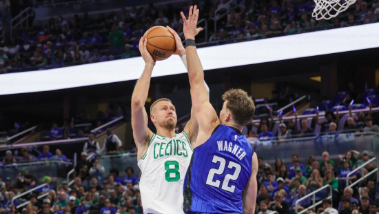 Porziņģim 7+6 un vāja precizitāte, ''Celtics'' galotnē piedzīvo klupienu pret ''Magic''