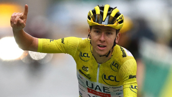 Slovēnijas superzvaigzne Pogačars otro gadu pēc kārtas uzvar ''Tour de France'' kopvērtējumā