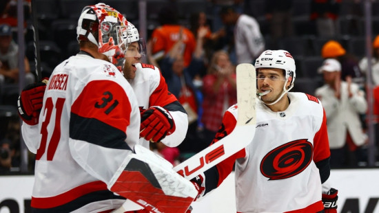 "Hurricanes" hokejisti joprojām nepārspēti NHL sezonas ievadā