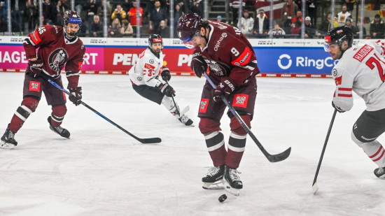 Smirnovs turpina spīdēt, Krastenbergam dublis, Indrašim pirmā ripa sezonā – Latvija uzveic Austriju