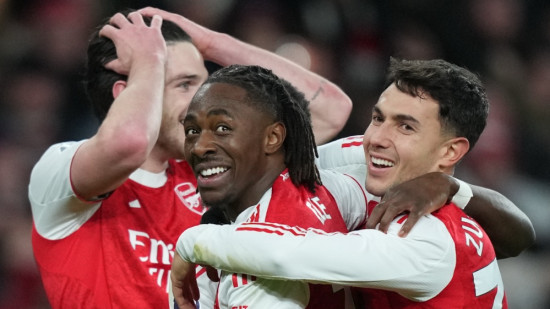 Eze iesit hat-trick, "Arsenal" dominē derbijā un palielina pārsvaru