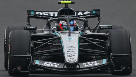 FIA atzīst "Mercedes" divfāžu spārnu par tehnisku defektu, komandu nesodīs