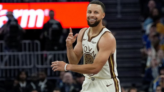 ″Warriors″ bez Porziņģa uzvar Kalifornijas duelī, ″Thunder″ sagrauj novājināto ″Lakers″