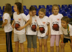 Video: Basketbols aicina Saldus pamatskolā