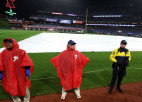 Lietus dēļ pirmo reizi kopš 2011. gada pārceļ "World Series" spēli