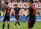 ''Bayern'' zaudē Maincā, Dortmunde grauj ''Eintracht'' un pārņem vadību tabulā