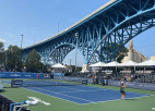 Krejčīkova paklūp pie tilta Klīvlendā, gatavojoties "US Open"