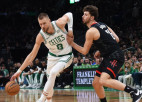 Porziņģis iemet 17 punktus un dala piespēles, "Celtics" turpina uzvarēt savā laukumā