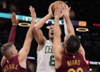 Video: Porziņģis atkal ar tālmetienu gūst Bostonas "Celtics" pirmos punktus