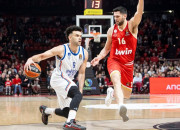 "Anadolu Efes" neaptur Vezenkovu un Furnjē, galotnē Pirejā <i>neizsmeļot ūdeni</i>