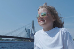 Video: Georgs Rukmanis-Počs savā 10. dzimšanas dienā publicē dziesmu “Stāsts par elektrību”