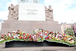 Valsts svētkos Rīgu rotās  „Ziedu Latvija,,