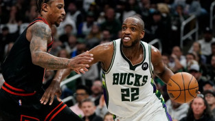 ''Bucks'' uzbrucējs Midltons izlaidīs jaunās NBA sezonas ievadu