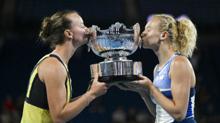 Sinjakova un Krejčīkova otro gadu pēc kārtas triumfē ''Australian Open'' dubultspēlēs