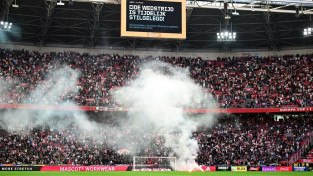 Nīderlandes futbola klasiku pie tukšām tribīnēm līdz galam izspēlēs trešdien