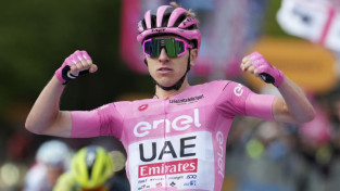 Līderis Pogačars uzvar arī "Giro d'Italia" astotajā posmā