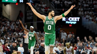 "Celtics" uzvar bez Mičela spēlējošo "Cavs" un nonāk soļa attālumā no Austrumu fināla