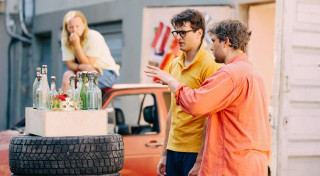 Garāžas izmēra izrāde “Pagalms atdzīvojas” viesosies Dailes teātrī!