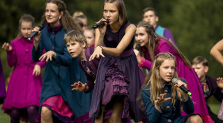 “Knīpas un Knauķi” kopā ar populāriem māksliniekiem  lielkoncertā svinēs 55 gadu jubileju