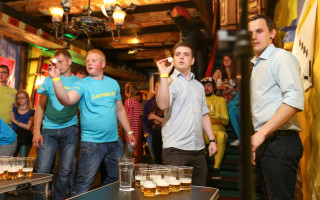 Foto: Aizvadīts pirmais Latvijas "Beer Pong" čempionāts