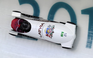 Foto: Bobslejisti astoņniekā, Rodem kritiens kalnos