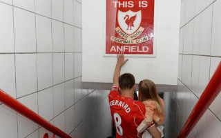 Video: Jirgens Klops spēlētājiem aizliedz "Liverpool" pirsmspēles tradīciju