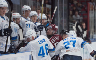 Video: KHL kluba bijušais ģenerālmenedžeris tagad labprātāk mazgā traukus