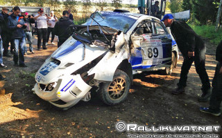 Video: Somu ekipāža iznīcina "Subaru" automašīnu