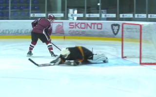 Video: Skutelis bullīšos pret Dārziņu mēģina noskaidrot, kāpēc hokejisti lamājas