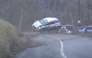 Video: Suninenam pamatīga avārija jau Montekarlo rallija pirmajā ātrumposmā