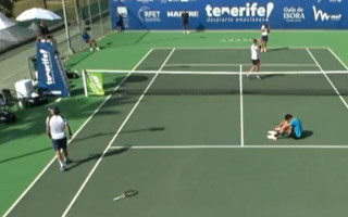 Video: Neparasta mačbumbas epizode tenisā
