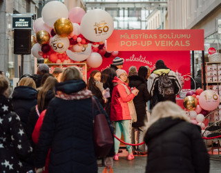 Zīmols “Laima” radījis pirmo pop-up veikalu Latvijā, kurā var norēķināties ar mīlestības solījumiem