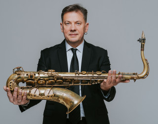 Izdots jauns Raimonda Paula melodiju albums saksofonam