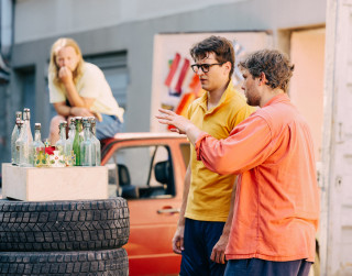 Garāžas izmēra izrāde “Pagalms atdzīvojas” viesosies Dailes teātrī! Garāžas izmēra izrāde “Pagalms atdzīvojas” viesosies Dailes teātrī!