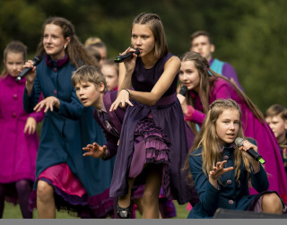 “Knīpas un Knauķi” kopā ar populāriem māksliniekiem  lielkoncertā svinēs 55 gadu jubileju