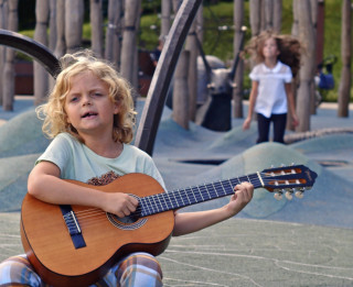 Video: Ar dziesmu “Gliemezītis” sevi piesaka septiņgadīgais dziedātājs Georgs