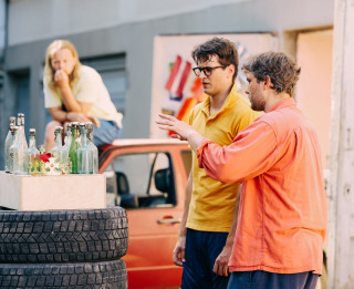 Garāžas izmēra izrāde “Pagalms atdzīvojas” viesosies Dailes teātrī!
