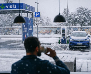 Īpaši ātrā elektroauto uzlāde Viršu stacijās visā Latvijā