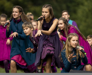 “Knīpas un Knauķi” kopā ar populāriem māksliniekiem  lielkoncertā svinēs 55 gadu jubileju