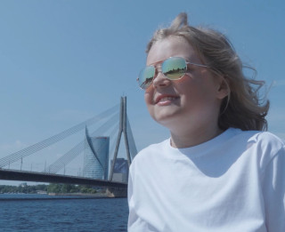 Video: Georgs Rukmanis-Počs savā 10. dzimšanas dienā publicē dziesmu “Stāsts par elektrību”