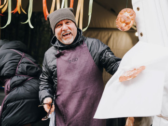 Video: Lielais pankūku cepiens piesaista tūkstošiem apmeklētāju