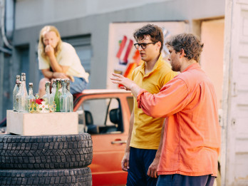 Garāžas izmēra izrāde “Pagalms atdzīvojas” viesosies Dailes teātrī!